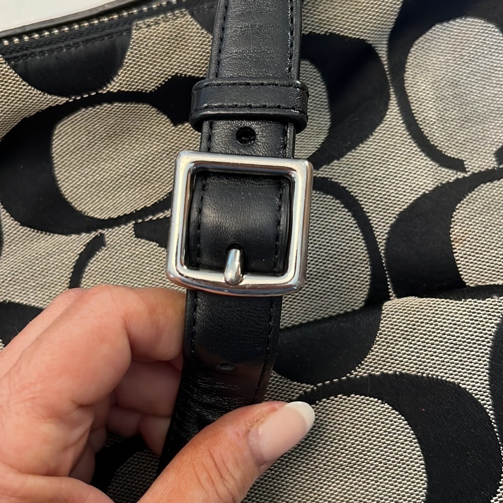 Coach Vintage Shoulder Bag with Signature C's in Light Gray and Black - Picture 5 of 11